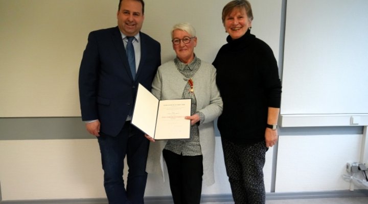 Verleihung des Bundesverdienstkreuzes an Maike Lüdeke Braun